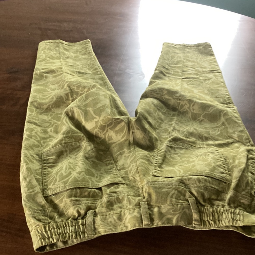 Ruby Rd Petite Capris - Picture 5 of 7